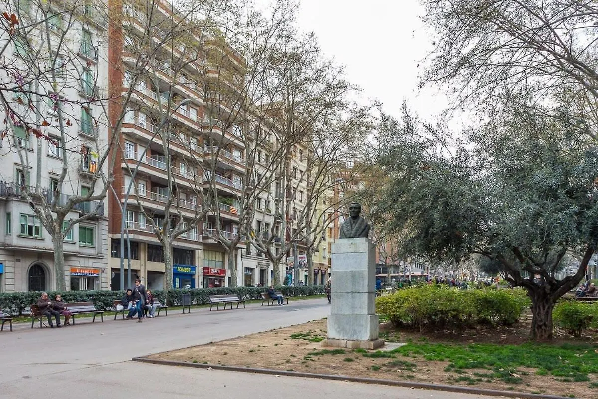 Ampersand - Bright 2-Bedroom Apartment Barcelona