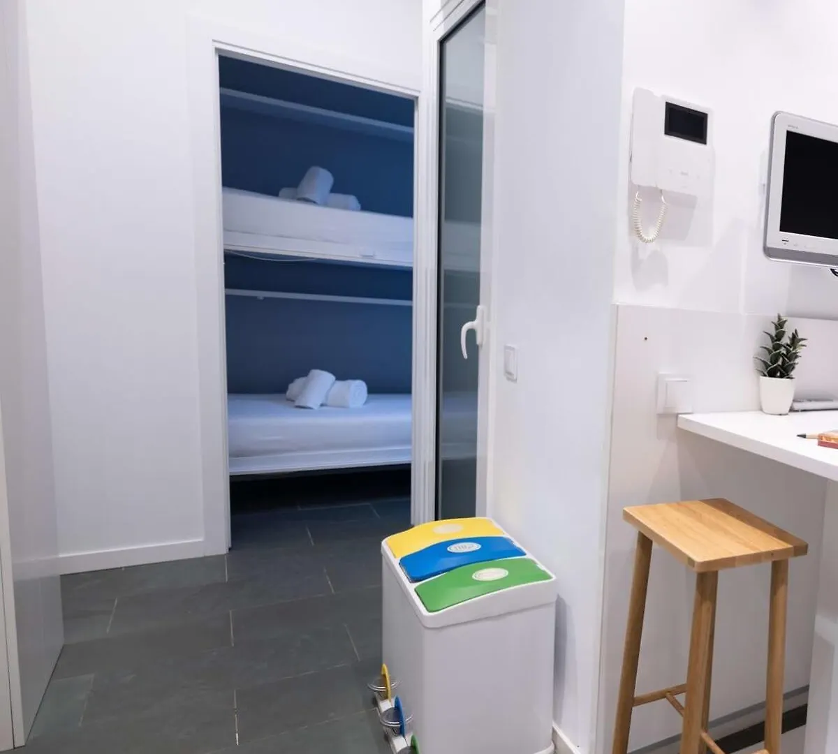 Ampersand - Bright 2-Bedroom Apartment Barcelona 0*,  Espanha